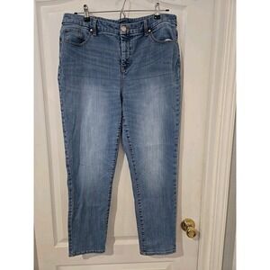 Chico 2.5 So Slimming Girlfriend Ankle. Waist 35 Inseam 28. Small Flaw Pictured